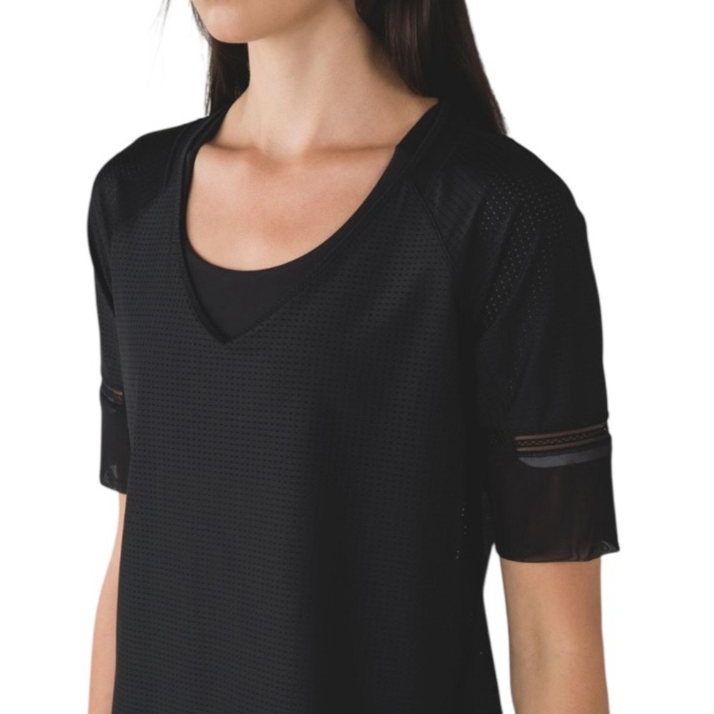 Lululemon Var-City 1/2 Sleeve Black Like New Fits like 8 Med sprig $68 - Picture 3 of 9